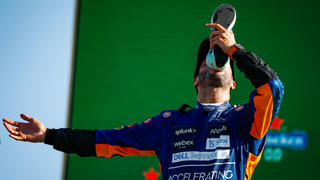 Daniel Ricciardo bei einem seiner berühmt-berüchtigten "Shoeys"