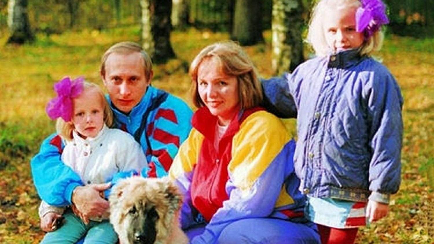 Wladimir Putin mit seiner Frau Lyudmila und den Töchtern Katerina Tichonowa und Maria Worontsowa