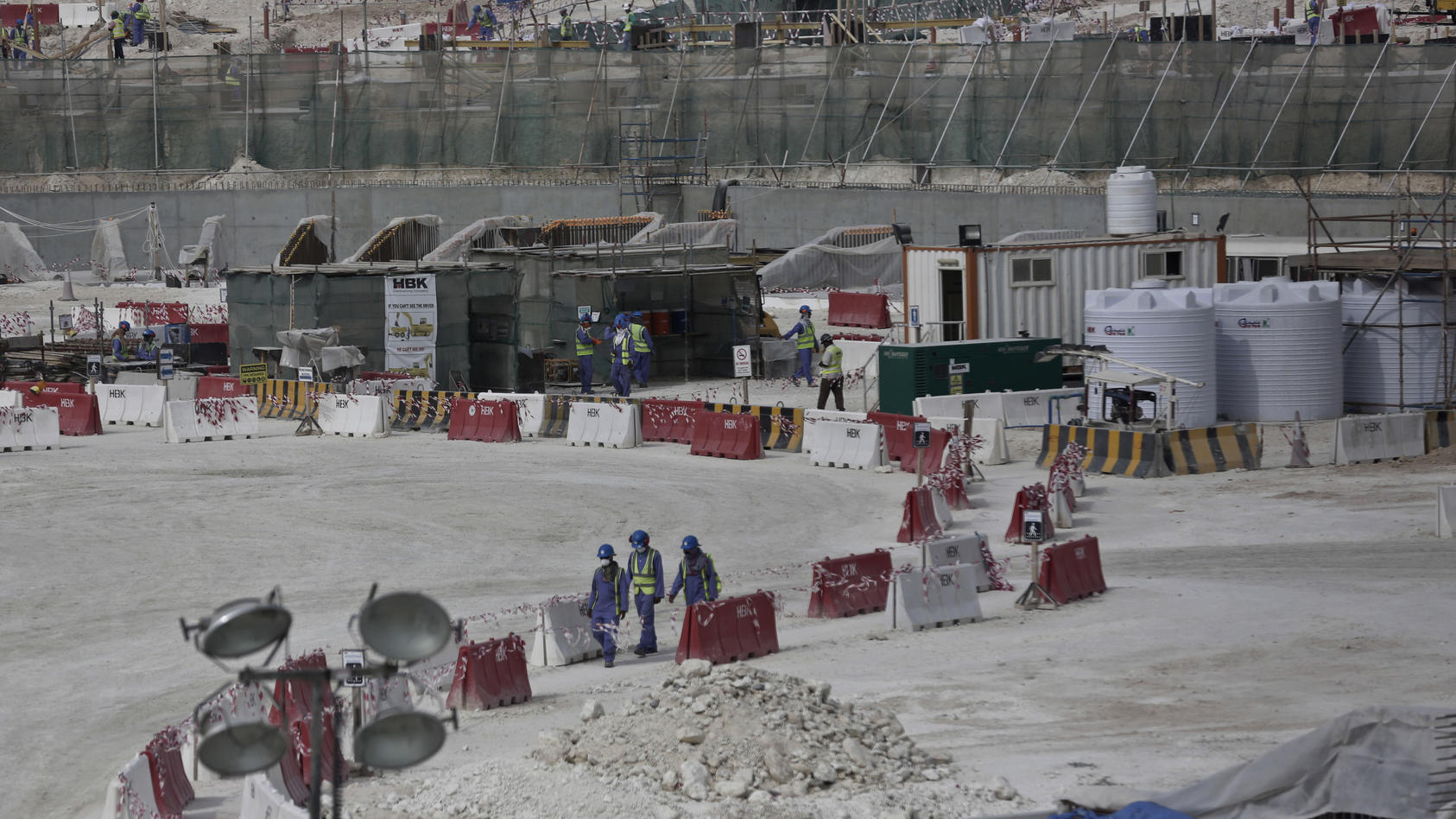 Arbeiten für die WM-Stadien in Katar 2015.