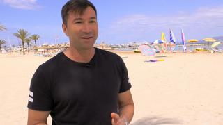 Lucas Cordalis am Strand von Mallorca