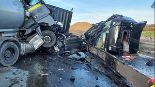 Schwerer LKW-Unfall auf der A5