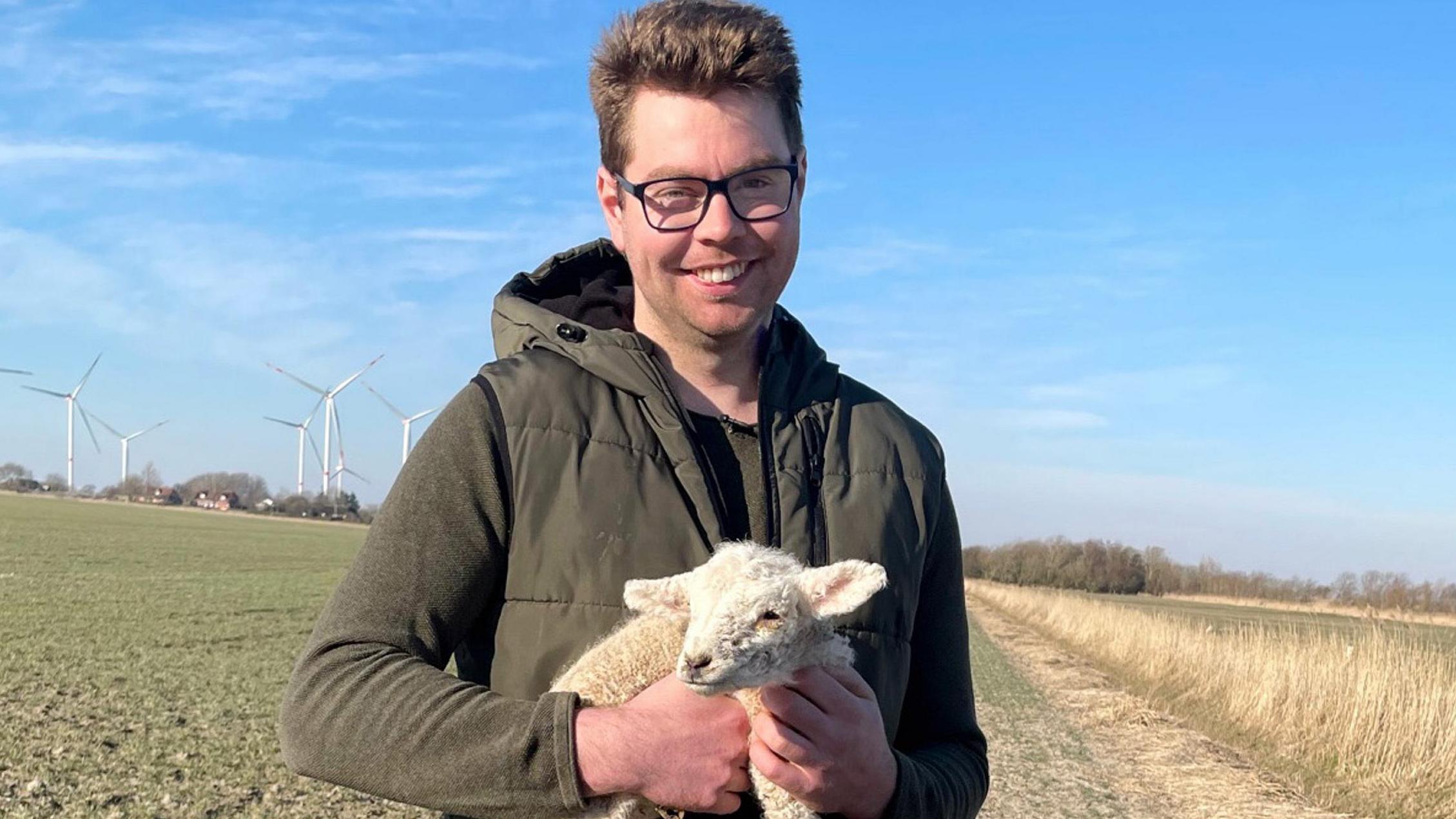 Schafhalter Tade (25) aus Schleswig-Holstein