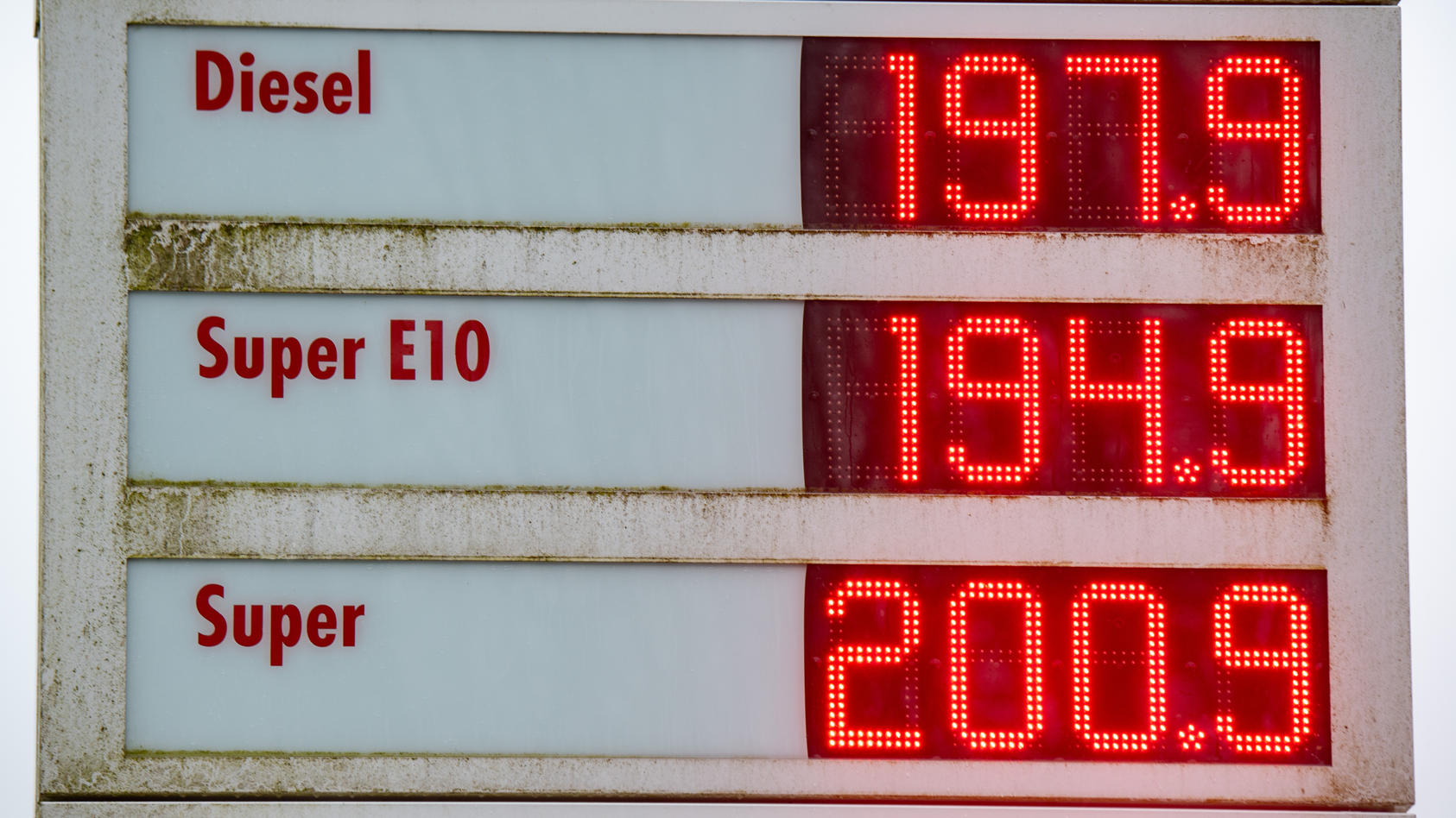 Die Preise für Diesel und Sprit sinken wieder. Aber landen sie irgendwann auch wieder auf dem Preisniveau von Anfang des Jahres?