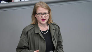  226. Bundestagssitzung und Debatte in Berlin Aktuell, 05.05.2021, Berlin, Lisa Paus im Portrait bei ihrer Rede Steuerrecht bei der 226. Sitzung des Deutschen Bundestag in Berlin Berlin Berlin Deutschland *** 226 Bundestag session and debate in Berlin Current, 05 05 2021, Berlin, Lisa Paus in portrait during her speech tax law at the 226 session of the German Bundestag in Berlin Berlin Germany