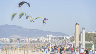  Eindrücke vom Strand in Playa de Palma auf der Insel Mallorca zum Saisonstart 2022 kurz vor den Osterferien Eindrücke vom Strand in Playa de Palma auf der Insel Mallorca zum Saisonstart 2022 kurz vor den Osterferien , Palma Mallorca Spanien Plaja de Palma *** Impressions of the beach in Playa de Palma on the island of Mallorca to start the season 2022 just before the Easter vacations Impressions of the beach in Playa de Palma on the island of Mallorca to start the season 2022 just before the Easter vacations , Palma Mallorca Spain Plaja de Palma