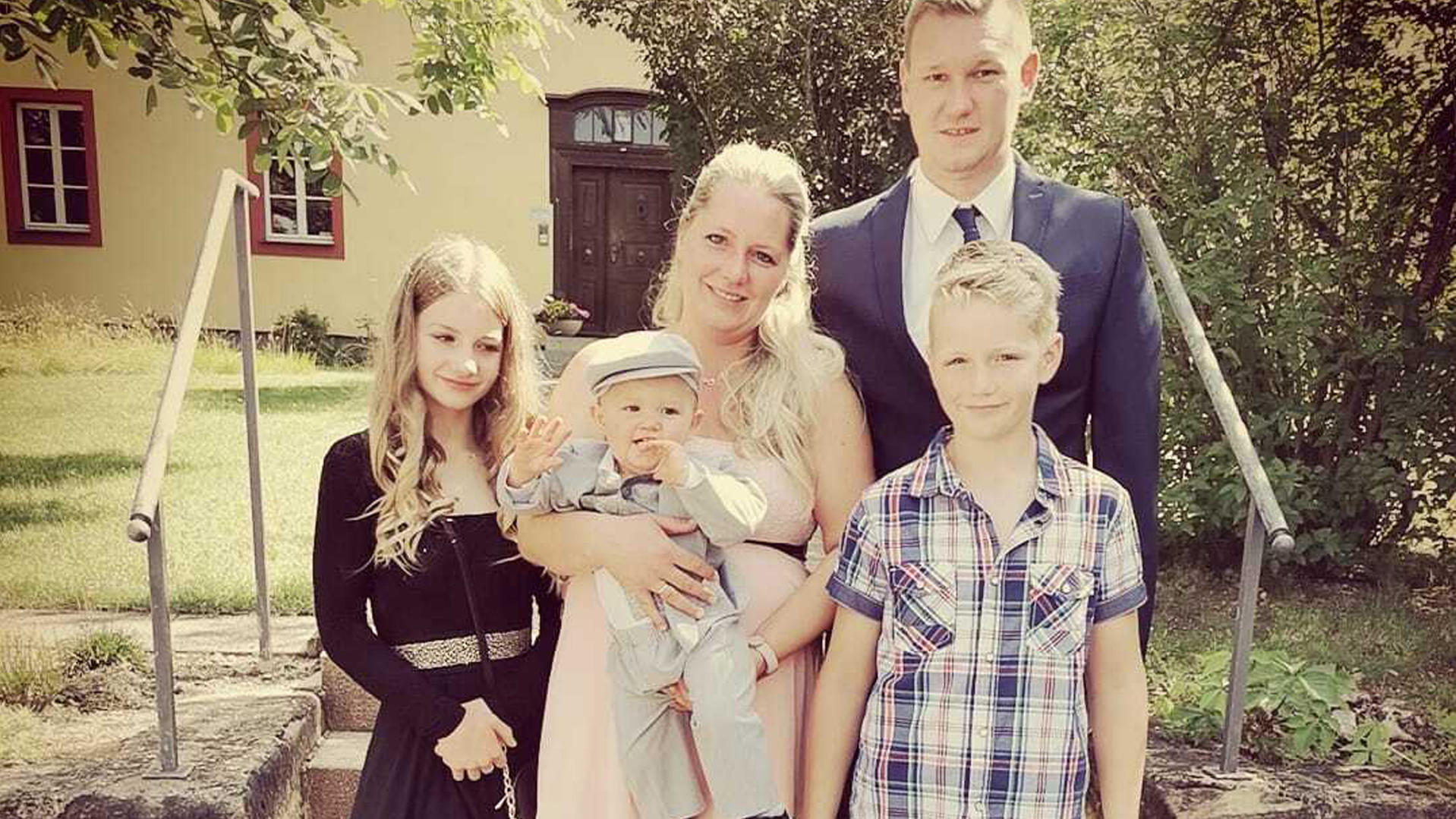 Stefanie Knoch mit ihrer Familie, bevor sie mit den Zwillingen schwanger ist.