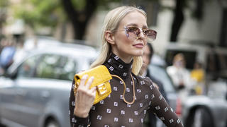 Leonie Hanne bei der Paris Fashion Week