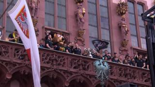 eintracht-gegen-barca-30-000-frankfurt-fans-in-spanien-angekommen