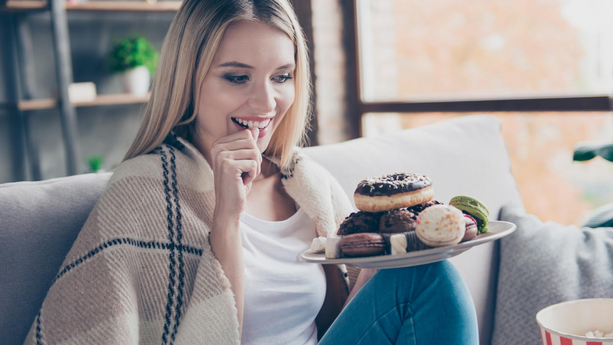 In Maßen konsumiert sind auch süße Snacks kein Problem, sofern Sie sich ansonsten ausgewogen ernähren.