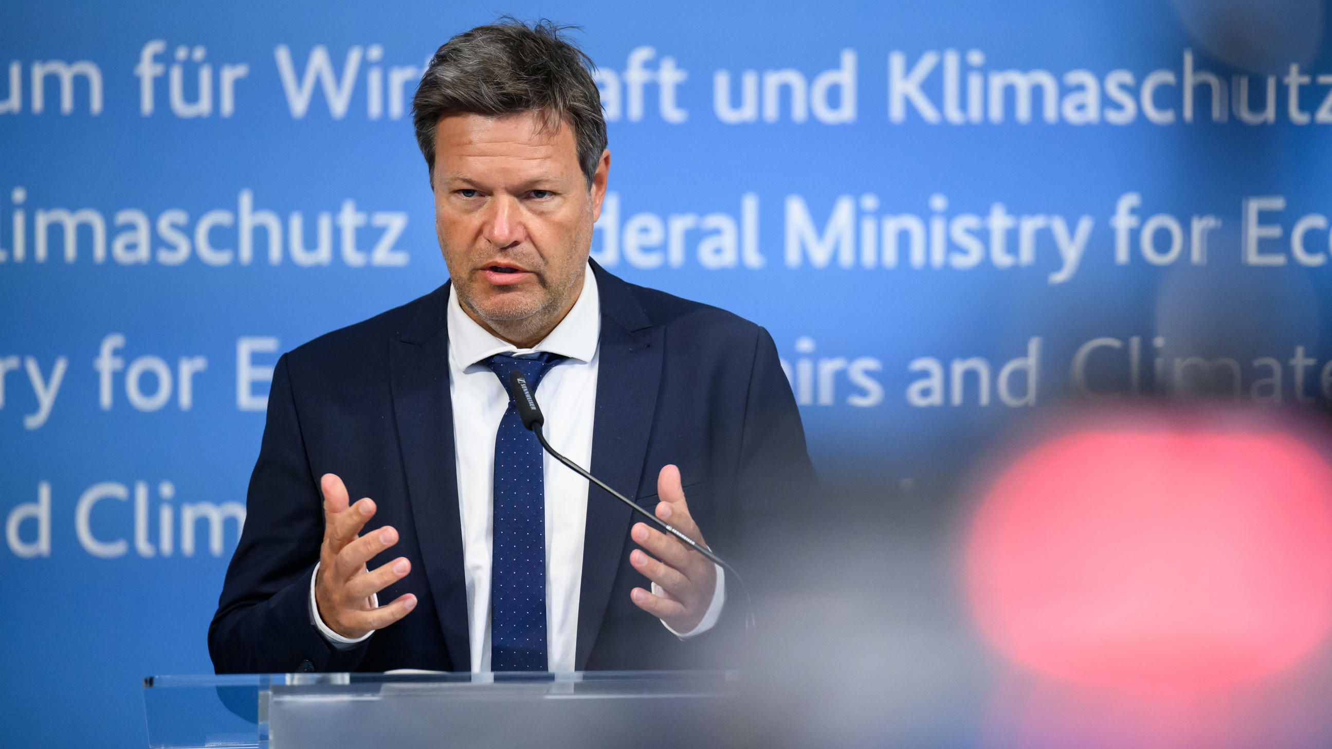 02.05.2022, Berlin: Robert Habeck (Bündnis 90/Die Grünen), Bundesminister für Wirtschaft und Klimaschutz