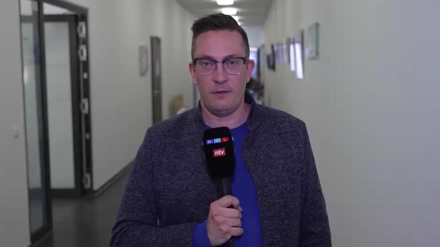 RTL-Reporter Frank Vacik im Landgericht Gera