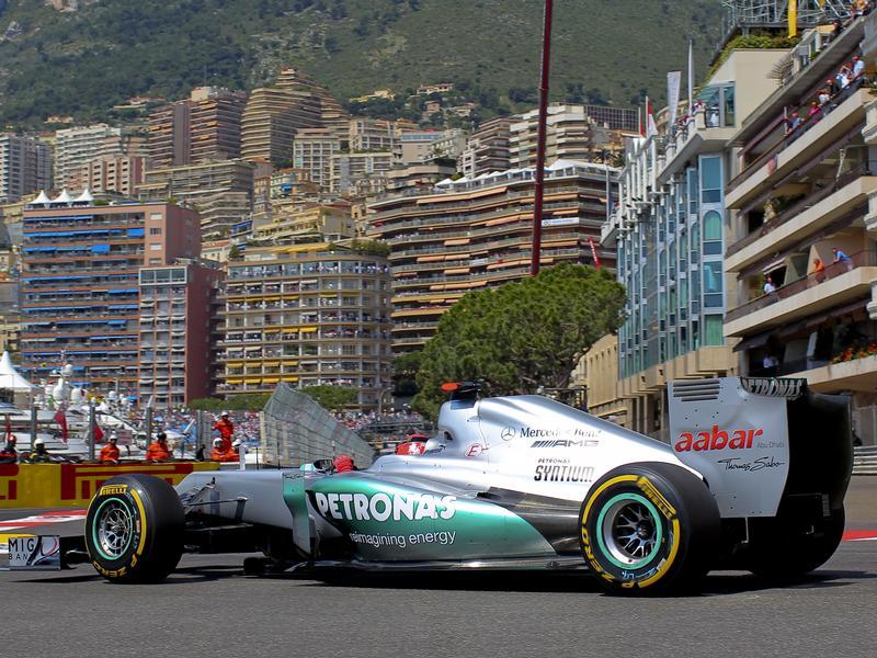 Michael Schumacher kommt auch in Monte Carlo nicht im Ziel an. Foto: Valdrin Xhemaj