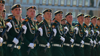 Russische Soldaten bei einer Militärparade in St. Petersburg