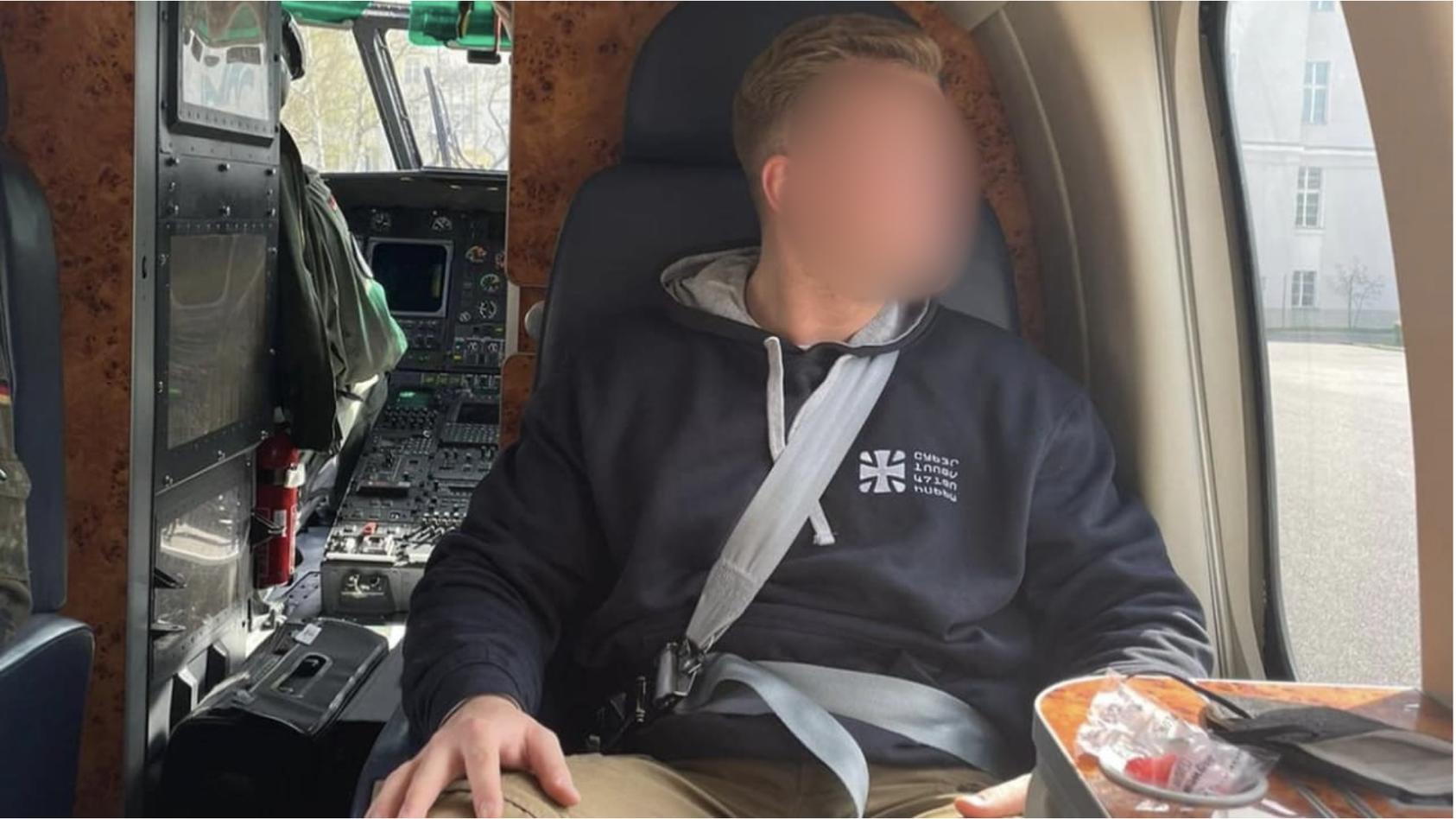 Der Sohn von Verteidigungsministerin Christine Lambrecht postet Fotos von seinem Flug. 