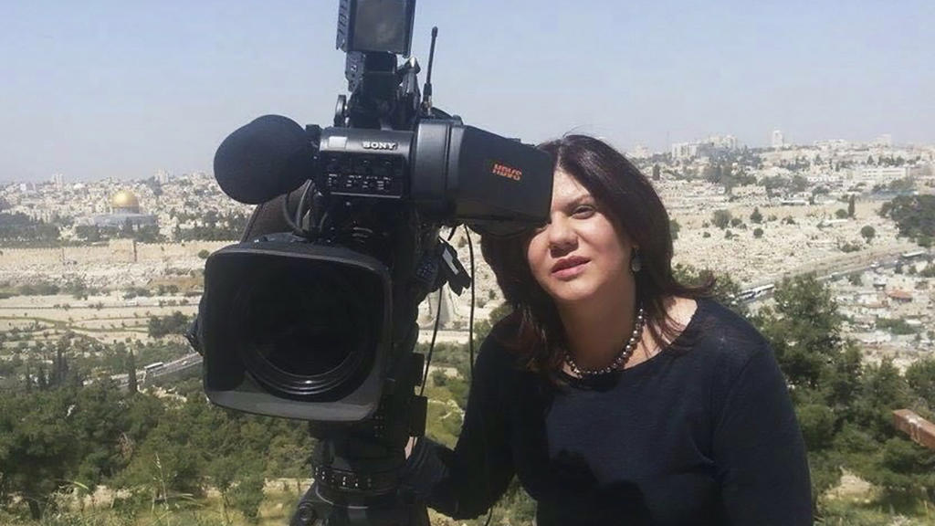11.05.2022, Israel, Jerusalem: HANDOUT - Dieses undatierte vom TV-Sender Al-Dschasira zur Verfügung gestellte Foto zeigt Schirin Abu Akle, Journalistin des Senders Al-Dschasira. Abu Akle, die bekannte palästinensische Reporterin des arabischsprachige