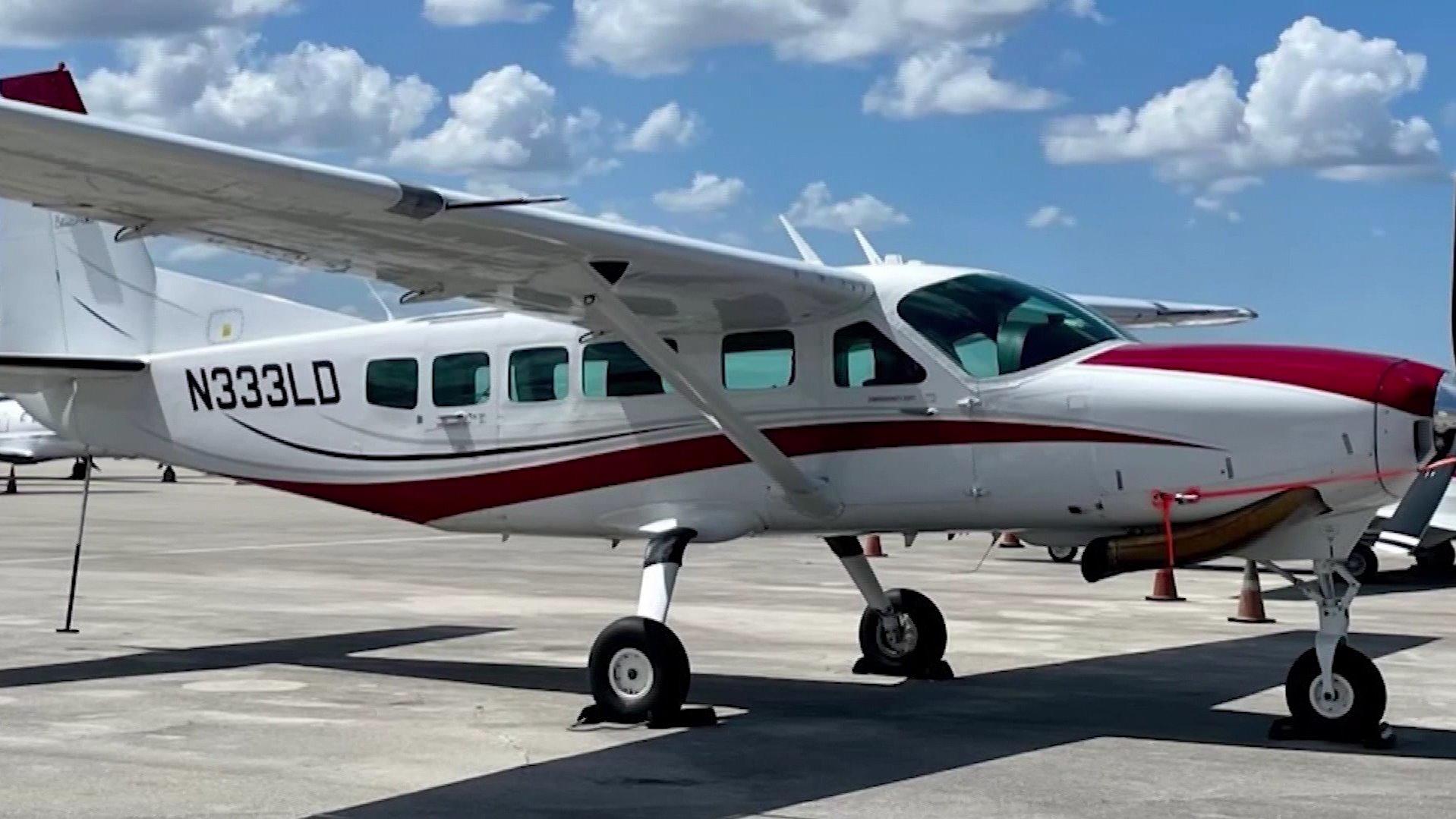 In dieser Cessna saß Darren Harrison mit einem weiteren Passagier. Nachdem der Pilot bewusstlos wurde, musste der 39-Jährige das Cockpit übernehmen. Der Mann steuerte und landete das Flugzeug sicher - ohne eine Pilotenausbildung.