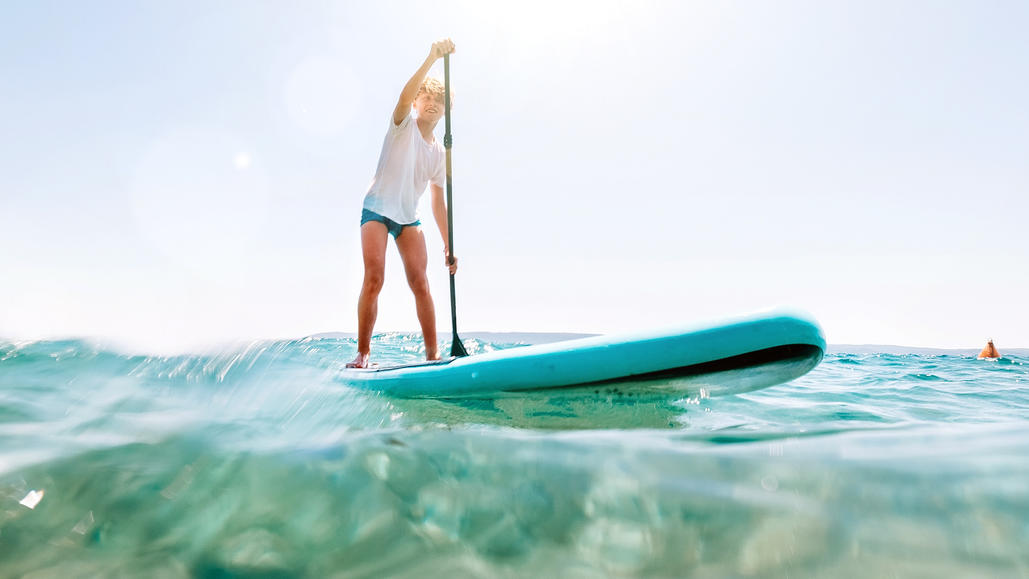 stand-up-paddling-ist-ein-absoluter-sommer-trend