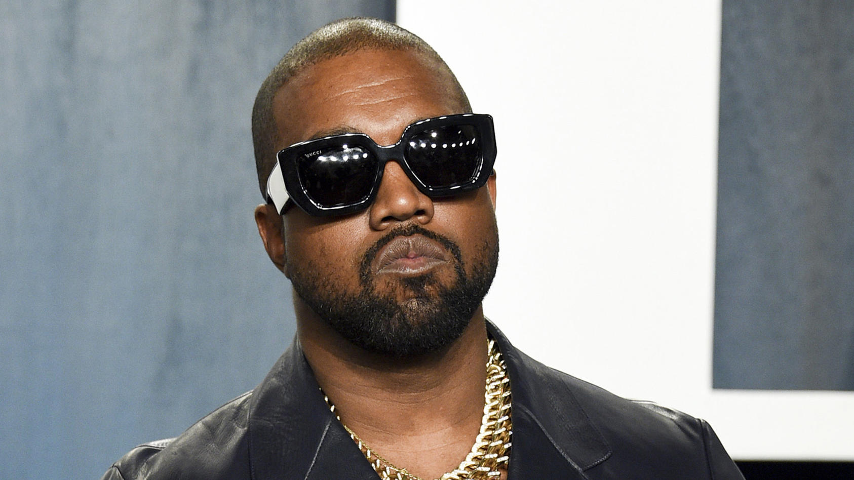 ARCHIV - 09.02.2020, USA, Beverly Hills: Kanye West, US-Rapper, kommt zur Vanity Fair Oscar Party. US-Rapstar Kanye West (44), einer der angekündigten Headliner beim diesjährigen Coachella-Festival im US-Bundesstaat Kalifornien, wird dort möglicherwe