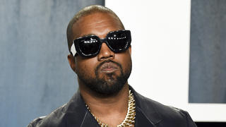ARCHIV - 09.02.2020, USA, Beverly Hills: Kanye West, US-Rapper, kommt zur Vanity Fair Oscar Party. US-Rapstar Kanye West (44), einer der angekündigten Headliner beim diesjährigen Coachella-Festival im US-Bundesstaat Kalifornien, wird dort möglicherweise nicht auftreten. Foto: Evan Agostini/Invision via AP/dpa +++ dpa-Bildfunk +++
