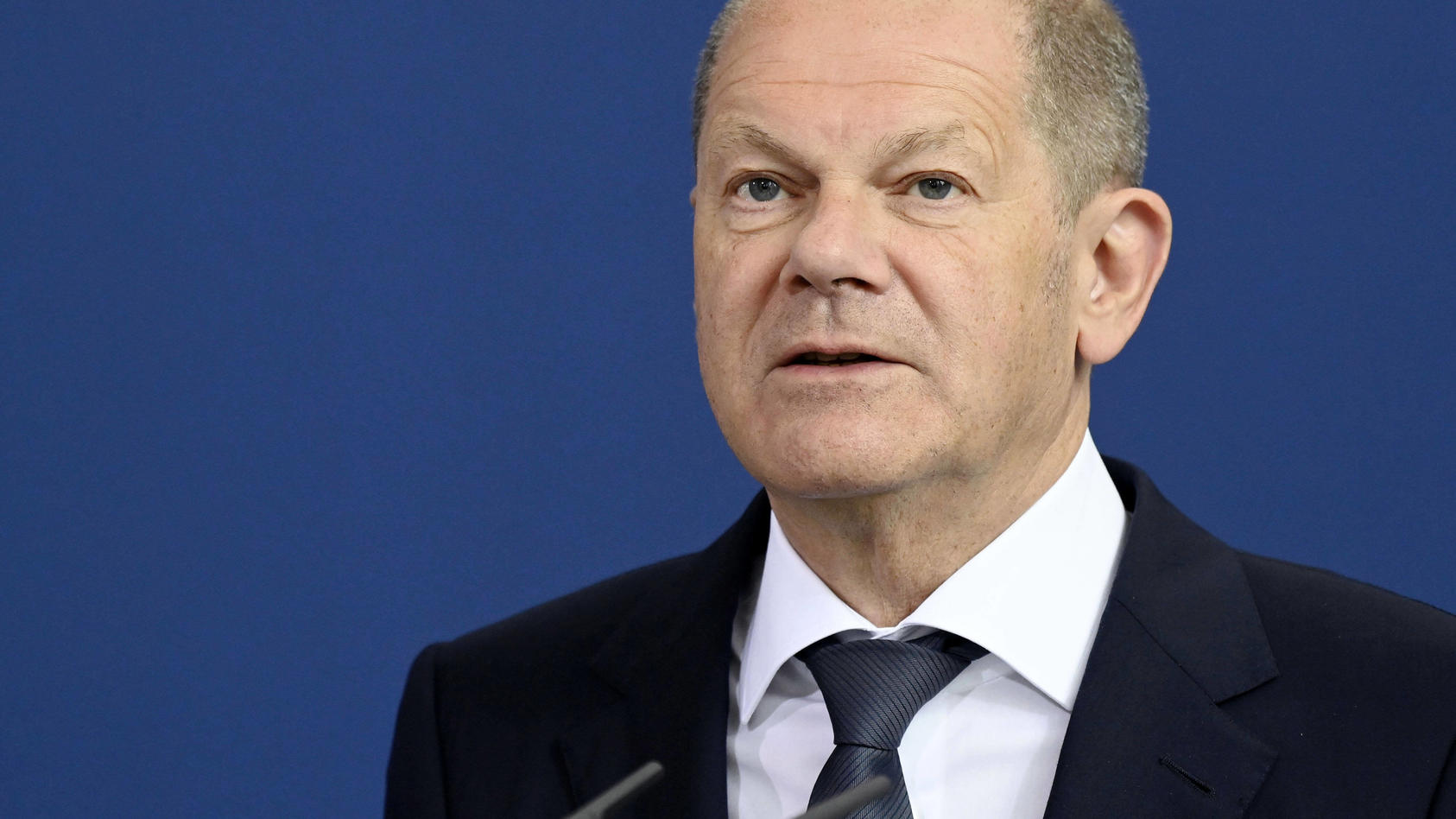 Im Bundestags-Verteidigungsausschuss ist Bundeskanzler Scholz aus Sicht der FDP nicht auf dringende Fragen eingegangen.