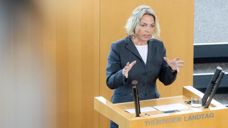 Susanna Karawanskij (Die Linke), Thüringer Ministerin für Infrastruktur und Landwirtschaft, spricht. Foto: Michael Reichel/dpa