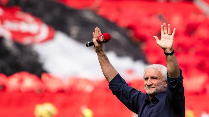 Rudi Völler, Sportchef von Leverkusen, wird in den Ruhestand verabschiedet. Foto: Marius Becker/dpa