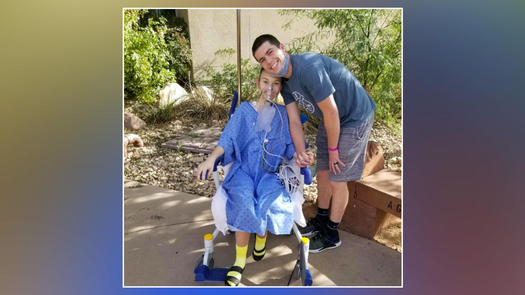 Alexis Gould und Ricky Stafford während Alexis' Krebstherapie 2015. Ricky ist zu der Zeit bereits im Remission, besucht Alexis jedoch weiterhin, um sie zu unterstützen.