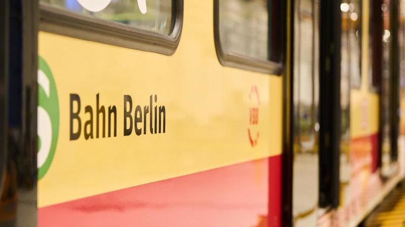 In Berlin verunglückte ein S-Bahn-Surfer schwer.