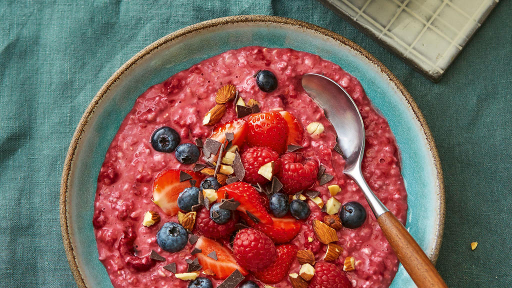 Cool color: berry porridge by Philipp Lahm