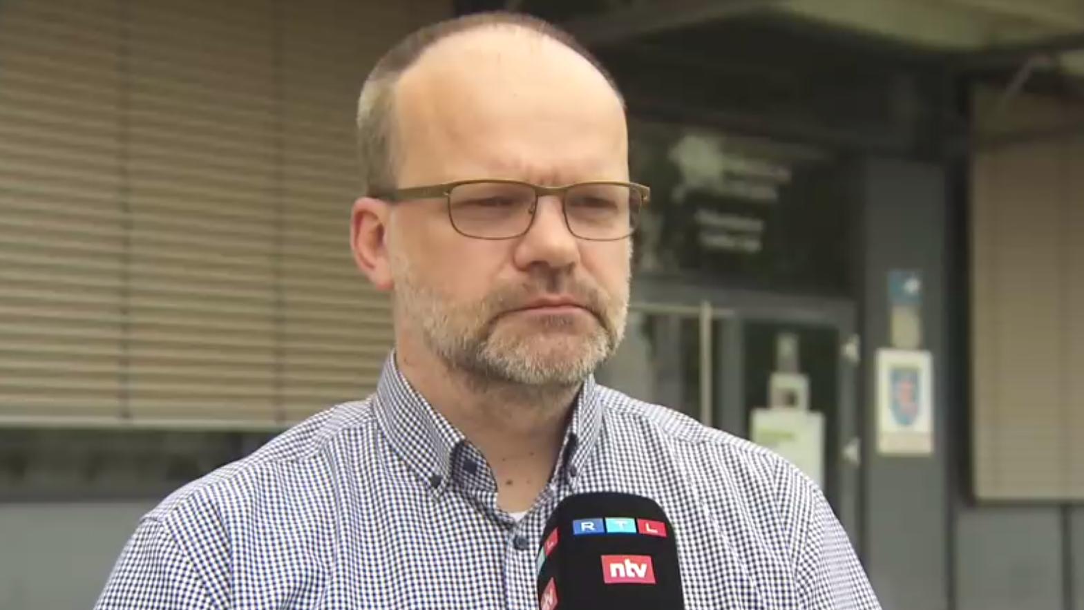 Polizeisprecher Guido Rehr ist optimistisch, dass über die sozialen Netzwerke noch mehr Hinweise zu Lukes Verbleib eingehen. "Gerade was Tiergeschichten angeht, ist man da sehr sensibel", sagt er im RTL-Interview.