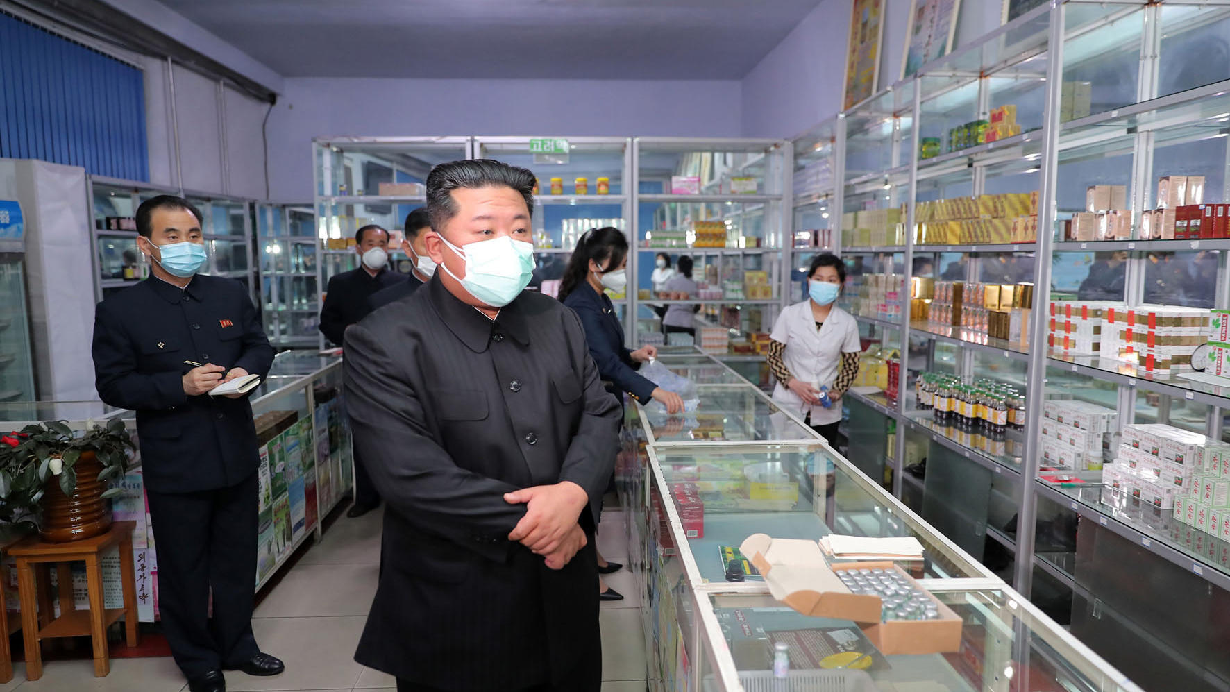Diese von der staatlichen nordkoreanischen Nachrichtenagentur KCNA zur Verfügung gestellte Aufnahme zeigt Kim Jong Un.