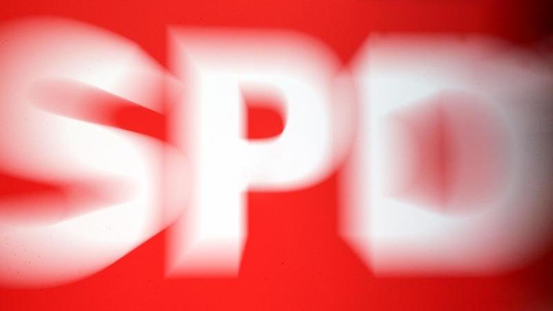 das-logo-der-spd-in-der-parteizentrale-in-berlin-foto-wolfgang-kummdpasymbolbild