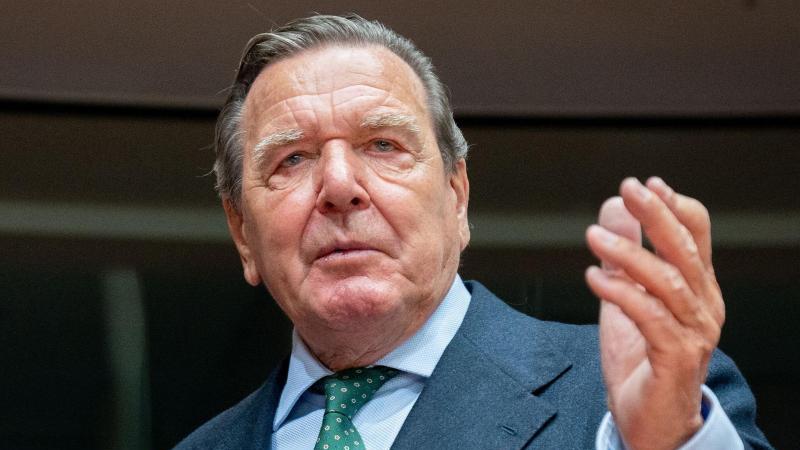 Gerhard Schröder völlig verändert - Wetten, dass Sie den Altkanzler kaum wiedererkennen?