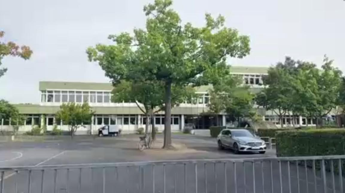 An der Offenen Schule in Waldau gab es einen Polizeieinsatz, weil vermutliche Reizgas versprüht wurde,