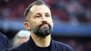 Hasan Salihamidzic rechnet mit dem Berater von Robert Lewandowski ab.