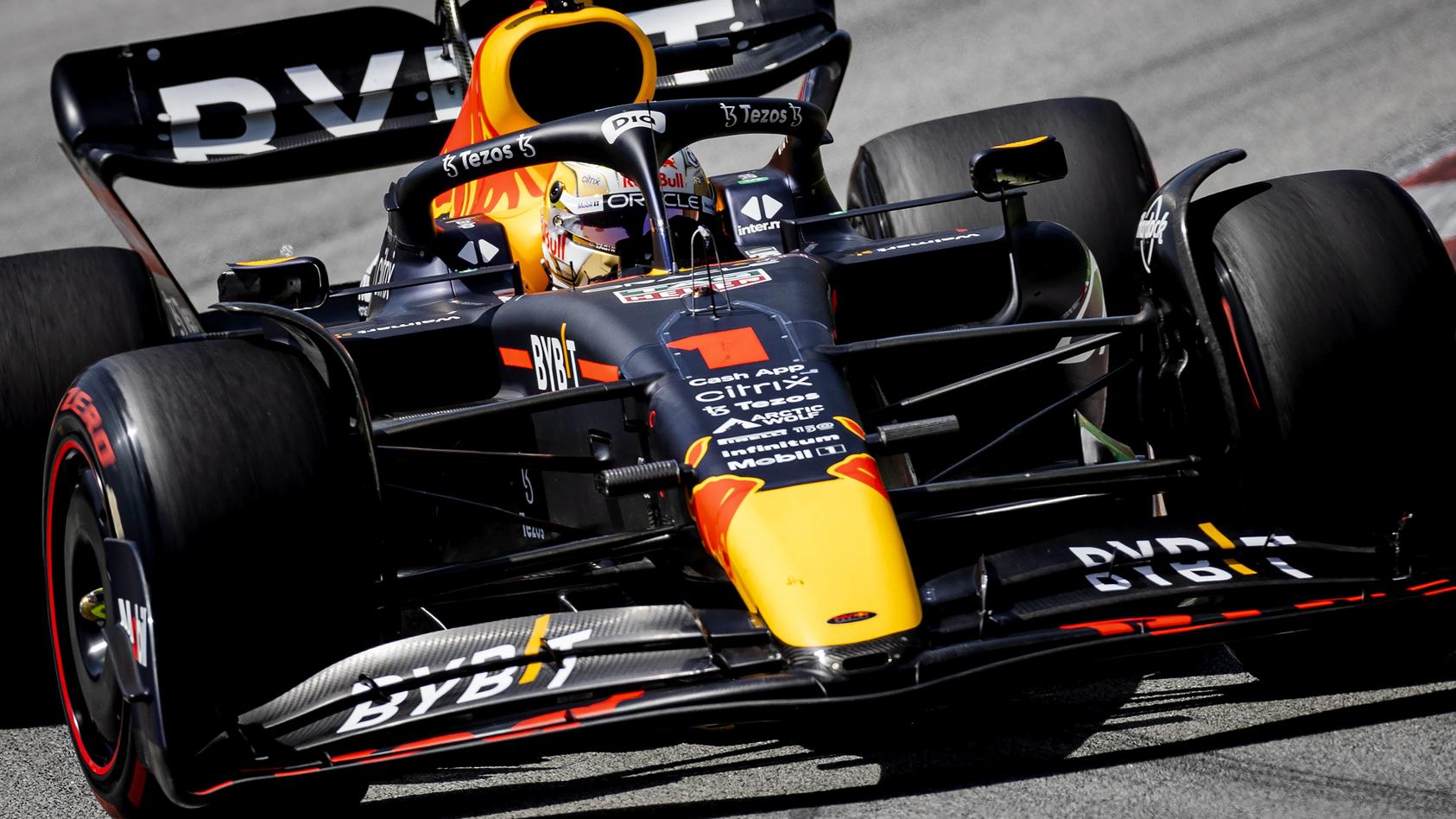 barcelona-max-verstappen-1-with-the-oracle-red-bull-racing-rb18-honda-during-the-f1-grand-prix-of-spain-at-circuit