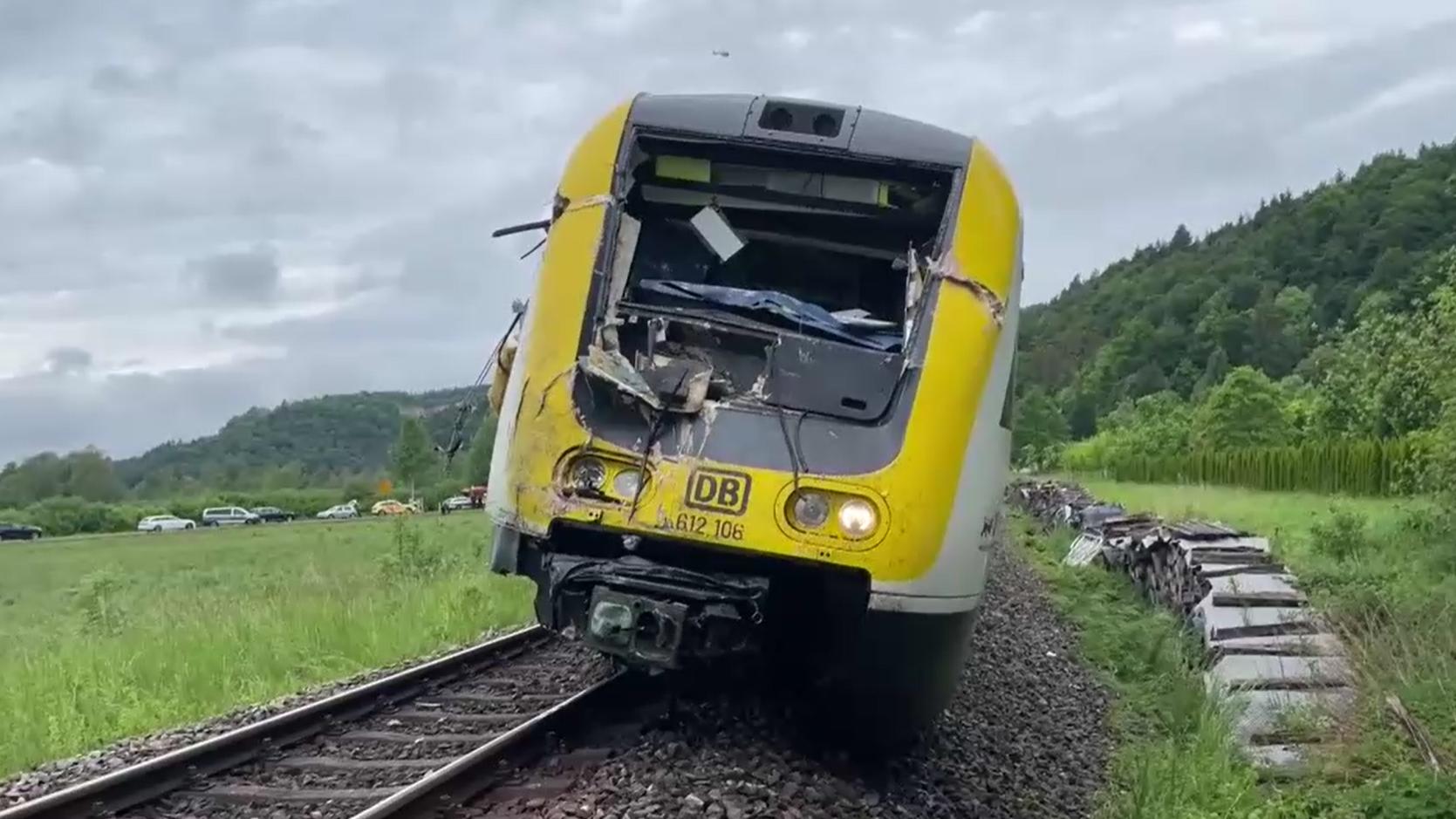 Der Zug entgleiste bei dem Unglück.