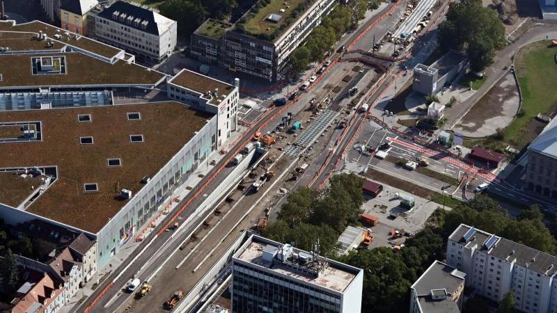 in-der-kriegsstrasse-wird-ein-autotunnel-und-oberirdisch-eine-straenbahnlinie-gebaut-foto-uli-deckdpaarchivbild