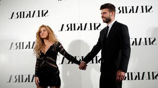 FILE PHOTO: Colombian singer Shakira and Barcelona's soccer player Gerard Pique (L) pose during a photocall presenting her new album Shakira in Barcelona March 20, 2014. REUTERS/Albert Gea/File Photo
