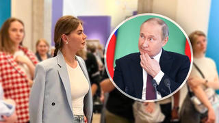 Im blauen Blazer besuchte die angebliche Putin-Geliebte Alina Kabajewa ein Museum in St. Petersburg.