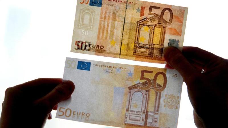 LKA-Ermittler finden 90.000 Euro Falschgeld in Bad Oldesloe. (Symbolbild)