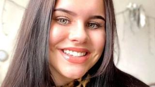 Wiktoria (16) aus Großröhrsdorf in Sachsen starb am 15. September 2021 an schweren Stichverletzungen. Vor Gericht musste sich ihr 15-jähriger Freund wegen Mordes an der Schülerin verantworten.