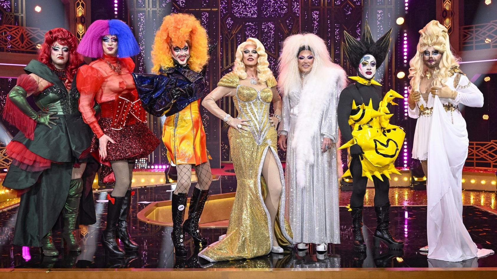 Insgesamt sechs Promi-Männer haben bei "Viva la Diva" ihr Drag-Queen-Debüt gefeiert – und die Mystery Queen (ganz rechts) war auch am Start.