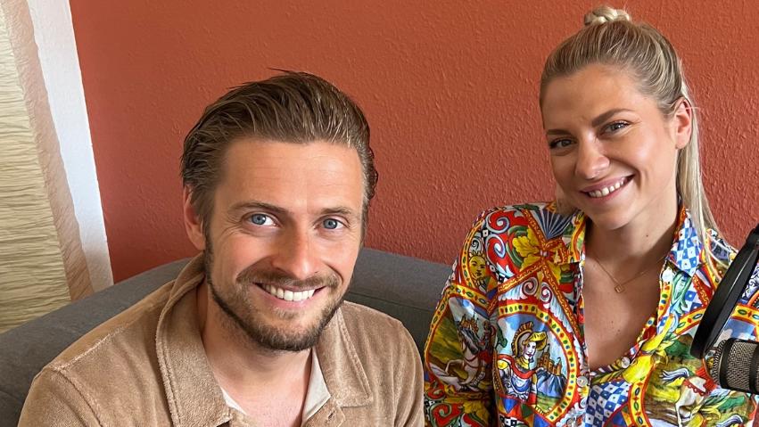 Valentina Pahde und Jörn Schlönvoigt sind gemeinsam zu Gast im GZSZ-Podcast. 