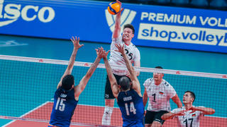  220622 -- QUEZON CITY, June 22, 2022 -- Germany s Lukas Maase top spikes the ball during the FIVB Volleyball Nations League Men s Pool 3 match between the Italy and Germany in Quezon City, the Philippines on June 22, 2022.  SPPHILIPPINES-QUEZON CITY-FIVB VOLLEYBALL NATIONS LEAGUE-ITALY VS GERMANY ROUELLExUMALI PUBLICATIONxNOTxINxCHN