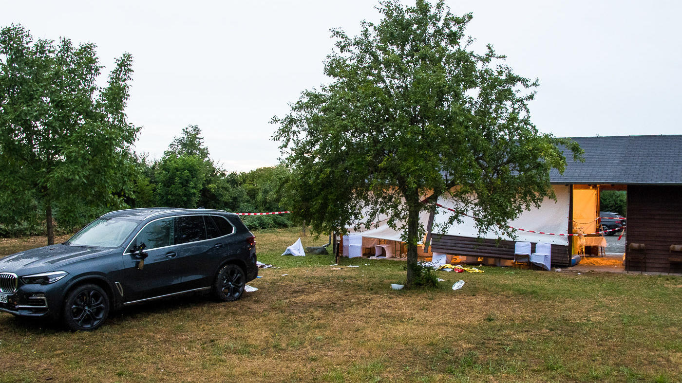  Riedstadt: Autofahrerin rast mit SUV in Geburtstagsparty