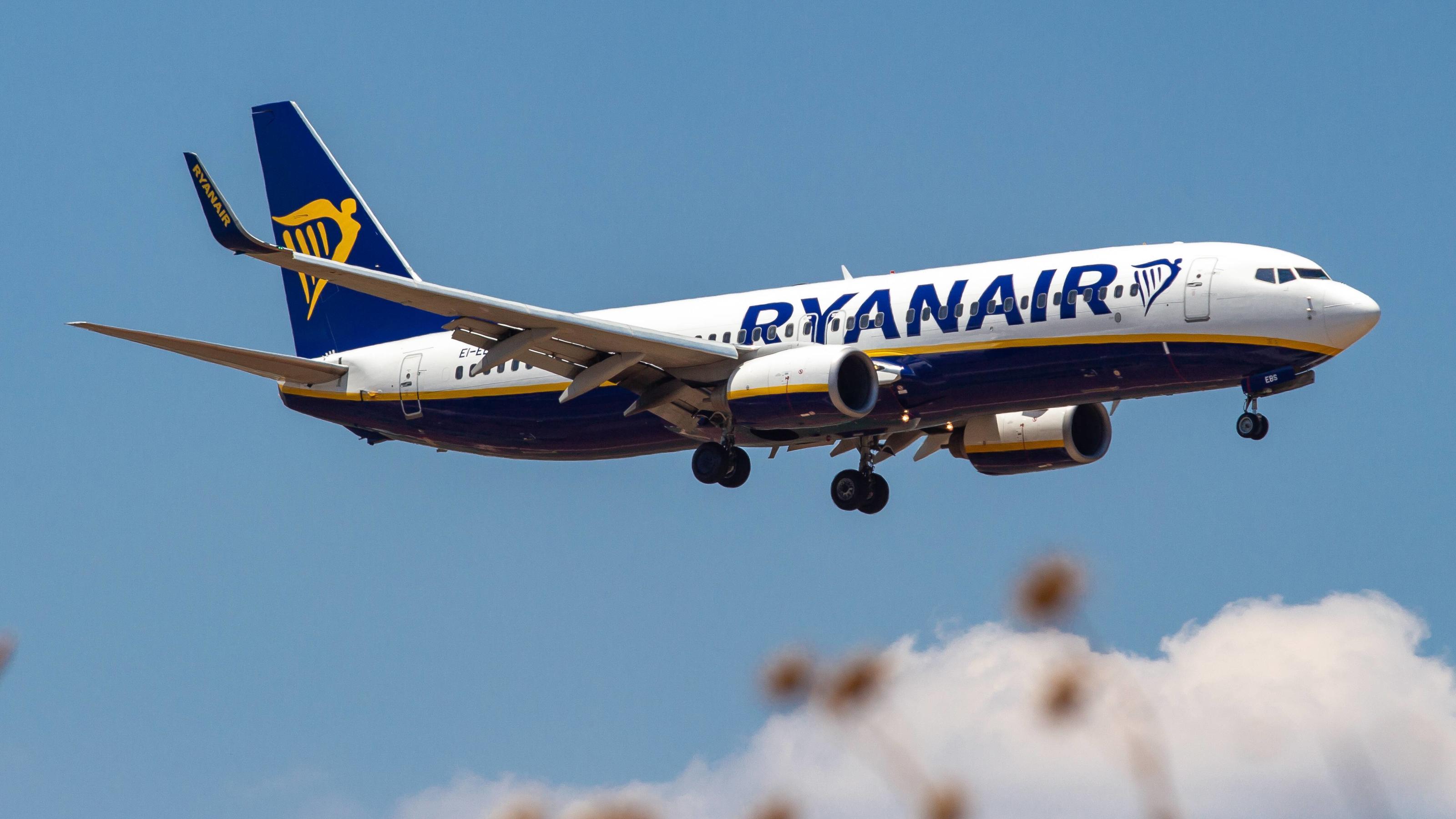 Billigflieger Ryanair und die Touristenklasse von Lufthansa sind kaum noch zu unterscheiden, urteilt Skytrax.