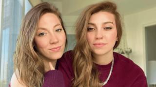 Sind sie wirklich Schwestern? Das Influencerinnen-Pärchen Carley Gonschior und Mercedes Stewart wartet auf das Ergebnis ihres DNA-Tests.