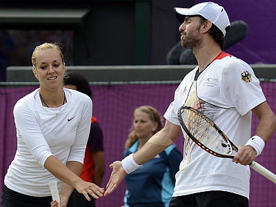 epa03340740 Christopher Kas and Sabine Lisicki of Germany in action during their Mixed Doubles Semifinal match against Andy Murray and Laura Robson of Britain during the London 2012 Olympic Games Tennis competition in Wimbledon, Greater London, Brita