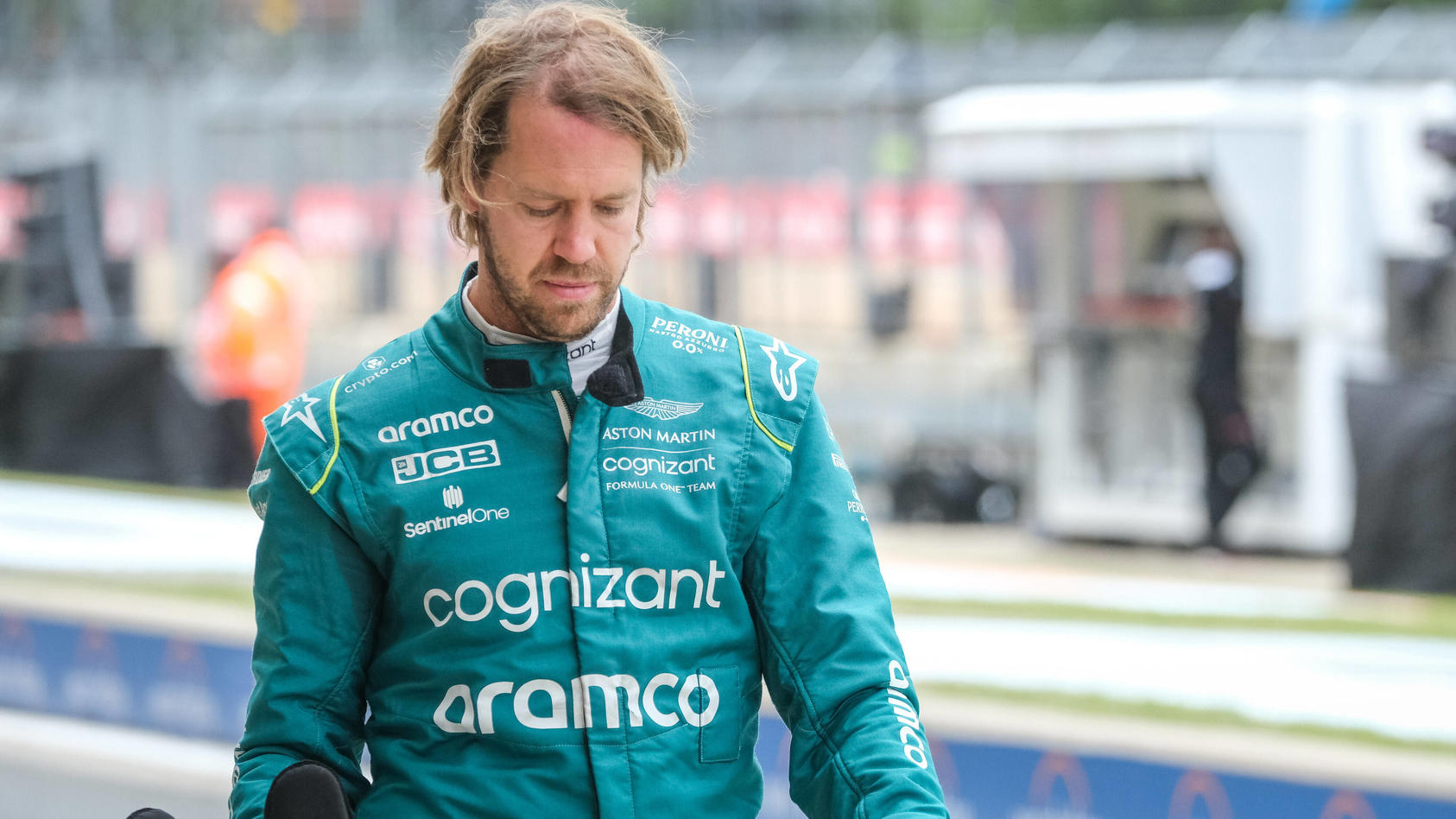  Sebastian Vettel GER, Aston Martin Aramco Cognizant F1 Team 5 in der Box, Großer Preis von Großbritannien, Silverstone, Motorsport, Formel 1, Großer Preis von Großbritannien, Silverstone, Motorsport, Formel 1, Foto: Knab / Eibner Towcester *** Sebas